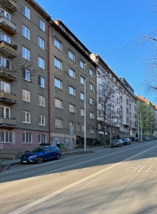 Nájemní dům Julia Grubera - Pohled na hlavní průčelí domu, současný stav - foto: Michal Doležel