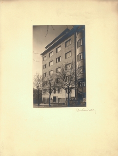 Nájemní dům Julia Grubera - Rudolf Sandalo, fotoalbum domu, hlavní průčelí, asi 1936 - foto: rodinný archiv majitelů domu