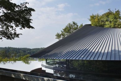 Sayama Lakeside Cemetery Community Hall - foto: Koji Fujii / Nacasa and Partners