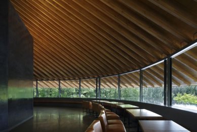 Sayama Lakeside Cemetery Community Hall - foto: Koji Fujii / Nacasa and Partners