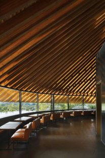 Sayama Lakeside Cemetery Community Hall - foto: Koji Fujii / Nacasa and Partners