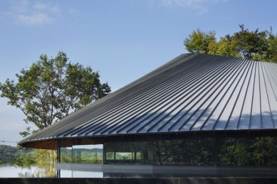 Sayama Lakeside Cemetery Community Hall - foto: Koji Fujii / Nacasa and Partners