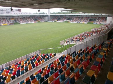 Fotbalový stadion Lasesarre - foto: © www.archiweb.cz, 2006