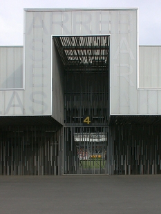 Fotbalový stadion Lasesarre - foto: © www.archiweb.cz, 2006