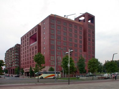 Sheraton Abandoibarra Hotel - foto: Petr Šmídek, 2006