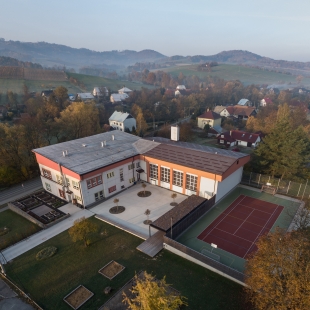 Zahrada mateřské a základní školy ve Viganticích - foto: henkai architekti