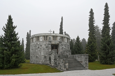 Kostnice padlých v 1. světové válce - foto: Petr Šmídek, 2021