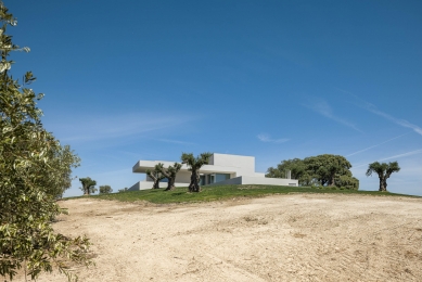 House in Romeira - foto: © Ivo Tavares Studio