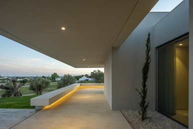 House in Romeira - foto: © Ivo Tavares Studio