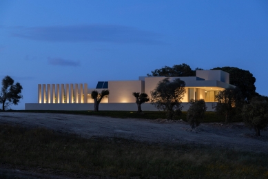 House in Romeira - foto: © Ivo Tavares Studio