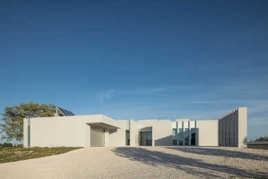 House in Romeira - foto: © Ivo Tavares Studio