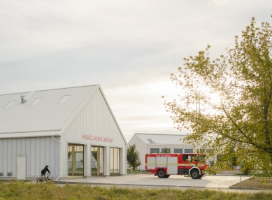 Jirčany Fire Station - foto: Alex Shoots Buildings