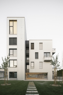 Podun Apartment Building - foto: Alex Shoots Buildings