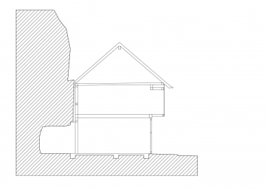 Roubený dům v kamenné soutěsce - Příčný řez - původní stav - foto: koucky-arch.cz