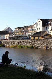 Terasa nad řekou