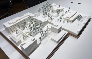 Centrální vstupní pavilon a přístavba chirurgického pavilonu - Fotografie modelu - foto: STA, projektový ateliér
