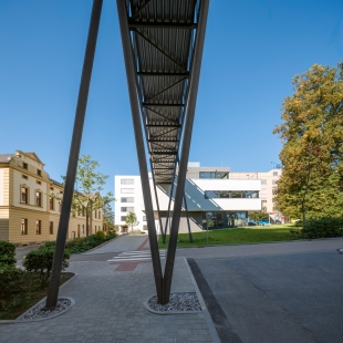 Centrální vstupní pavilon a přístavba chirurgického pavilonu - Centrální vstupní pavilon - foto: Tomáš Souček