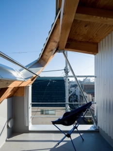 Small House on a Corner Lot - foto: Katsumasa Tanaka