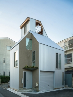 Small House on a Corner Lot - foto: Katsumasa Tanaka