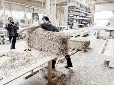 Daillens Sports Facility - Production of straw bales - foto: Localarchitecture