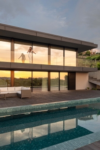 Hillside House - foto: © Ivo Tavares Studio