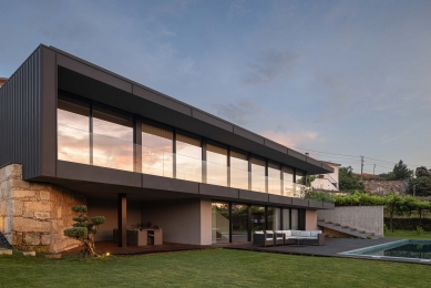 Hillside House - foto: © Ivo Tavares Studio
