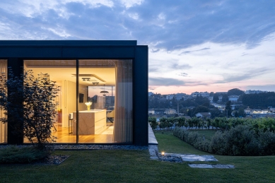 Hillside House - foto: © Ivo Tavares Studio