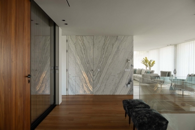 Hillside House - foto: © Ivo Tavares Studio