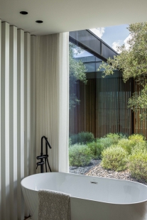 Hillside House - foto: © Ivo Tavares Studio