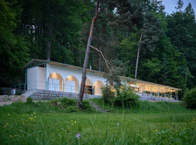 <IPAddress> Forest Swimming Pool </IPAddress> - foto: BoysPlayNice