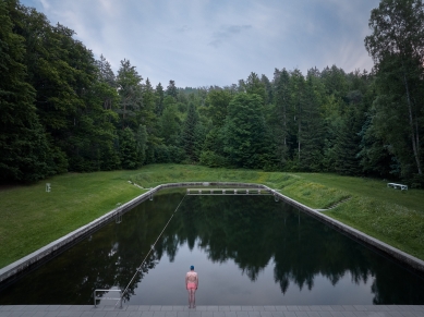 <IPAddress> Forest Swimming Pool </IPAddress> - foto: BoysPlayNice