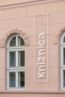 Interiér Krajskej knižnice P. O. Hviezdoslava v Prešove - foto: Alex Shoots Buildings