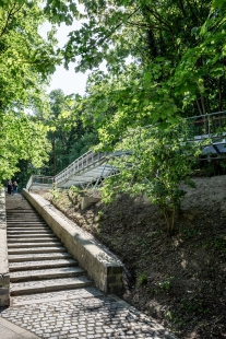 Lávka medzi stromami - foto: Maroš Fečík