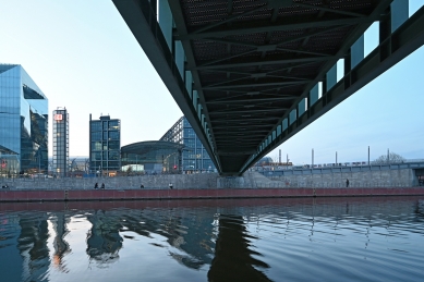 Alsensteg - pěší most přes Sprévu - foto: Petr Šmídek, 2025
