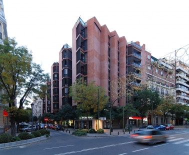 Bytovy dům Slunečnice - foto: Petr Šmídek, 2007