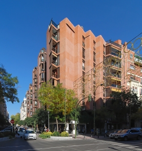 Bytovy dům Slunečnice - foto: Petr Šmídek, 2007