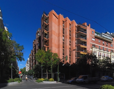 Bytovy dům Slunečnice - foto: Petr Šmídek, 2007