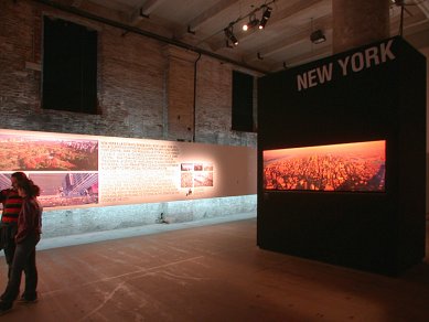 10. Bienále v Benátkách - Arsenale - panoramatické fotky New Yorku - foto: © www.archiweb.cz, 2006