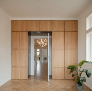 Rekonstrukce prvorepublikového bytu v Brně - foto: Alex Shoots Buildings