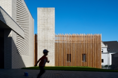 Extension and superstructure of the kindergarten in Kravaře - foto: Jiří Alexander Bednář