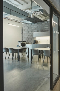 Výrobní budova Era - foto: Peter Fabo