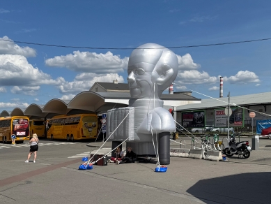 Slávy Fuchs - Autobusové nádraží u hotelu Grand, 23.4.2025 - foto: Petr Šmídek