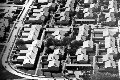 House under the poplars - <trans>Period snapshot</trans> - foto: France in Marta Ivanšek foundation