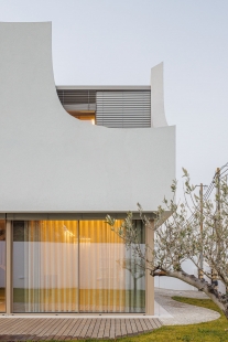 House Patios of Petals - foto: © Ivo Tavares Studio