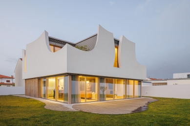 House Patios of Petals - foto: © Ivo Tavares Studio