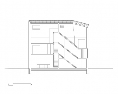 Dům v Badenu u Vídně - Podélný řez - foto: Balissat Kaçani