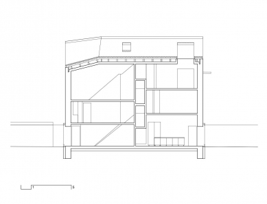 Dům v Badenu u Vídně - Podélný řez - foto: Balissat Kaçani