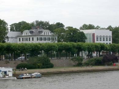 Muzeum uměleckých řemesel - foto: Petr Šmídek, 2002