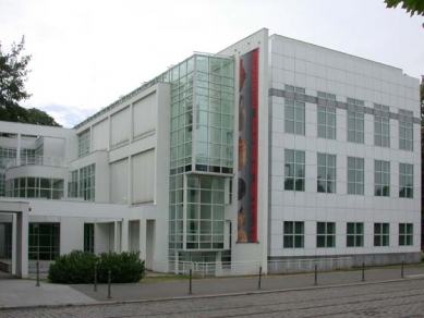 Muzeum uměleckých řemesel - foto: Petr Šmídek, 2002