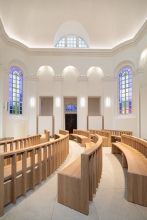 Interiér hřbitovní kaple v Českém Těšíně - foto: Libor Stavjaník